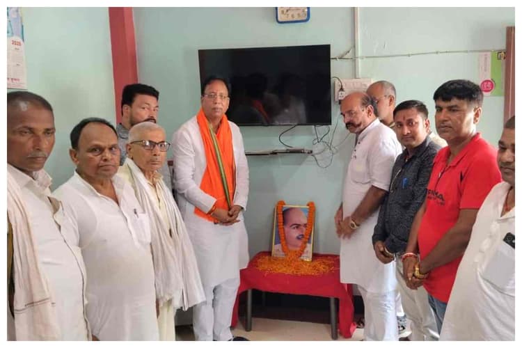 बलिदान दिवस पर डॉ. श्यामा प्रसाद मुखर्जी को श्रद्धांजलि, सांसद संजय जायसवाल ने किया नमन