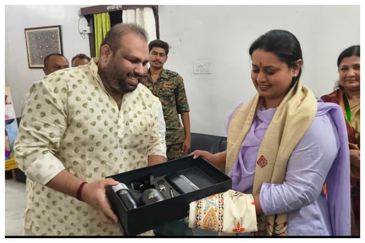 Motihari News: मोतिहारी में उद्योग मंत्री श्रेयसी सिंह का स्वागत, चंपारण के औद्योगिक विकास पर चर्चा