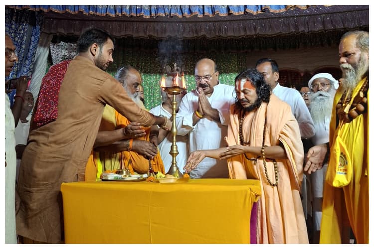 Sitamarhi: मुठिया बाबा आश्रम में नौ दिवसीय श्री सीतायाम संकीर्तन महायज्ञ का शुभारंभ
