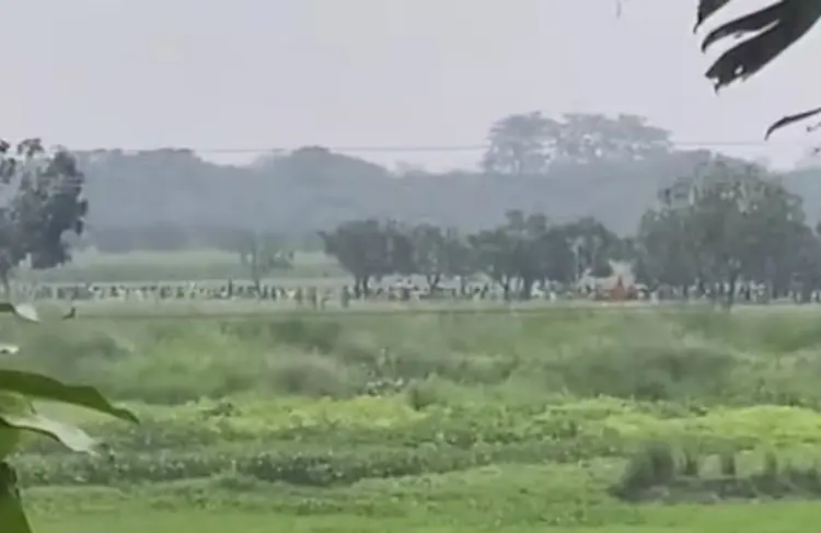 भारत-बांग्लादेश में तनाव, सीमा पर रेड फ्लैग लहराया, घुसपैठ को लेकर मालदा बॉर्डर पर हाई अलर्ट