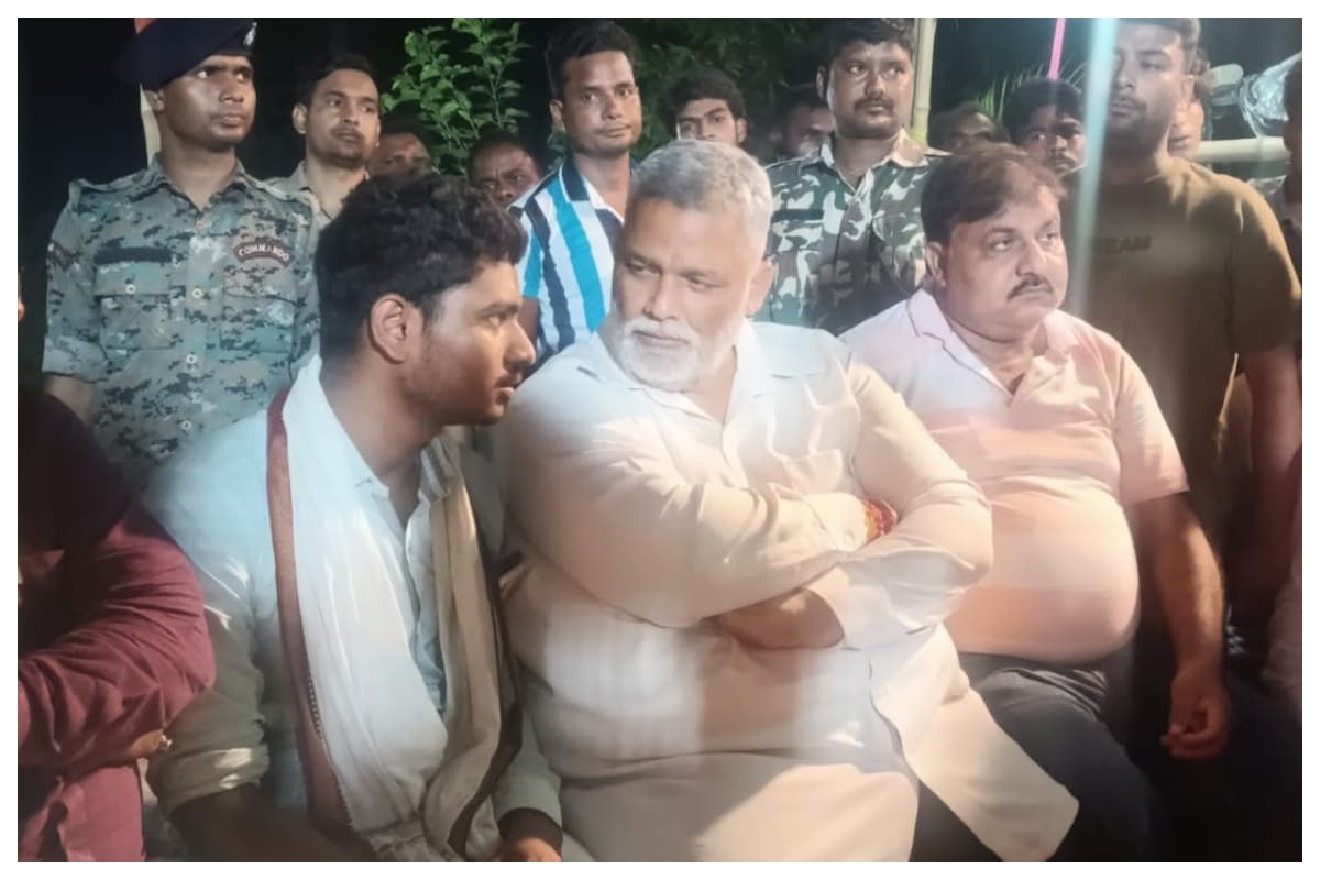 राजू चौधरी हत्याकांड: परिजनों से मिलने पहुंचे पप्पू यादव, एसआईटी गठन की मांग
