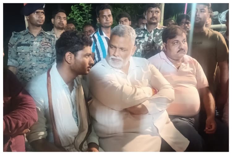 राजू चौधरी हत्याकांड: परिजनों से मिलने पहुंचे पप्पू यादव, एसआईटी गठन की मांग