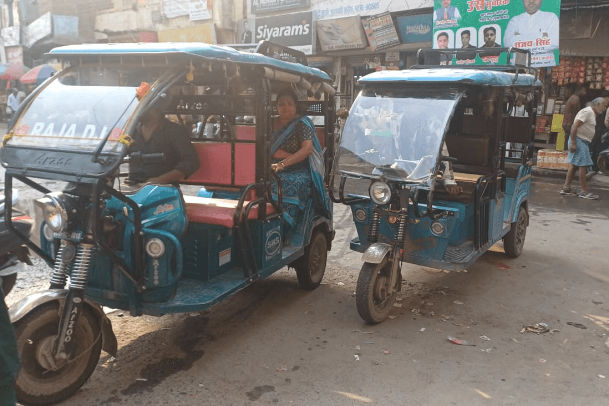 फुलवारी में टेंपो स्टैंड का अभाव बना बड़ी समस्या, रोजाना झगड़े, मारपीट और जाम से जूझ रहे ऑटो चालक व आम लोग