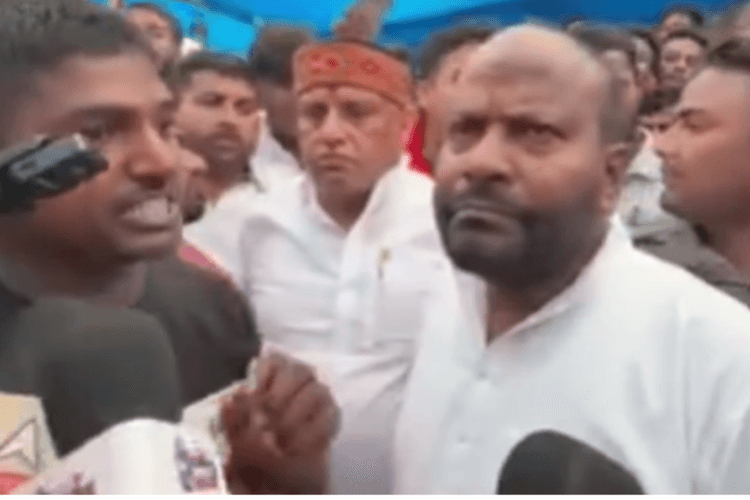 रौशन आनंद के भाई प्रिंश यादव की मौत पर ग्रामीणों का फूटा गुस्सा, विधायक आईपी गुप्ता के पहुंचने पर किया बवाल