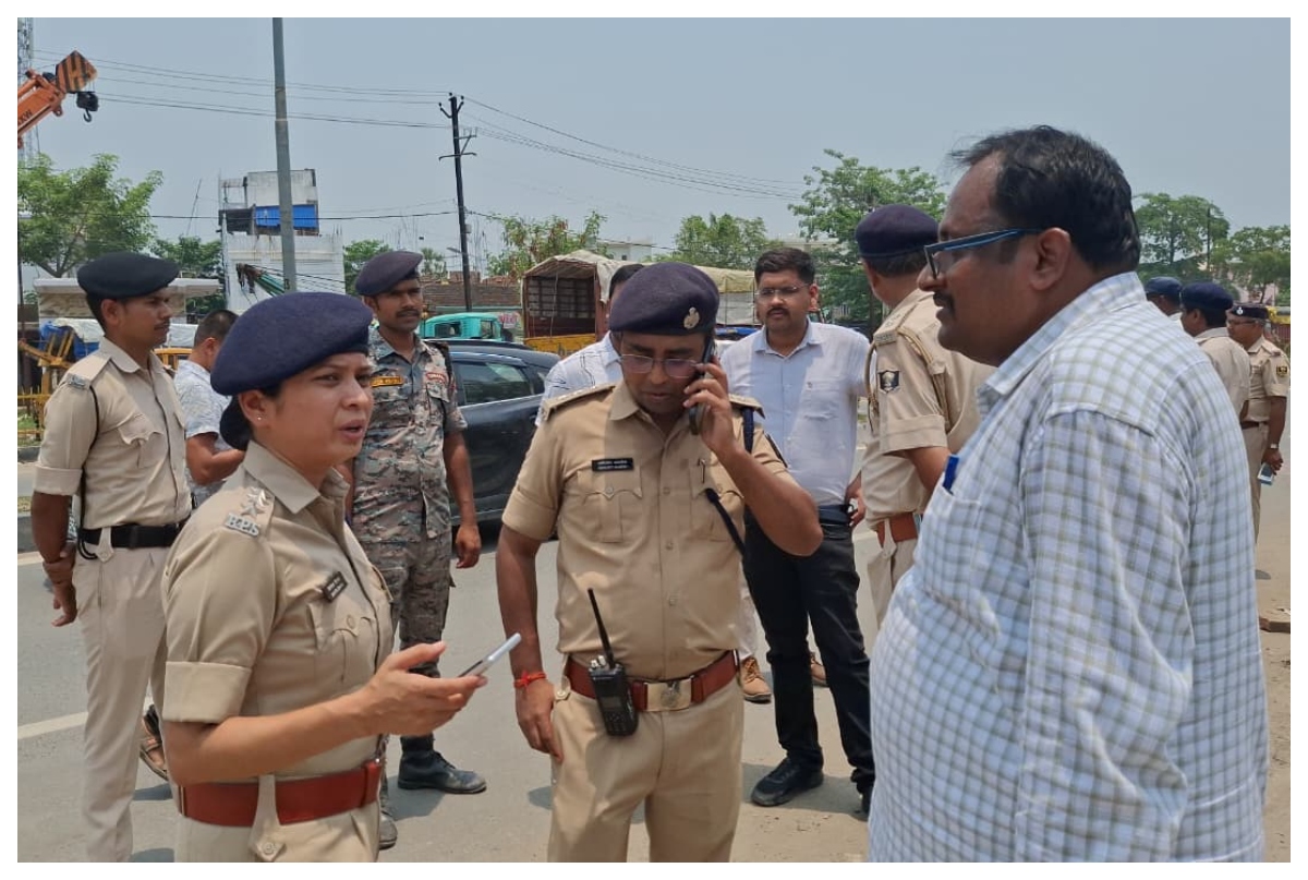 Muzaffarpur: बैरिया गोलंबर से संगम घाट तक एनएच पर चला अतिक्रमण हटाओ अभियान, 100 से अधिक वाहनों के कटे चालान