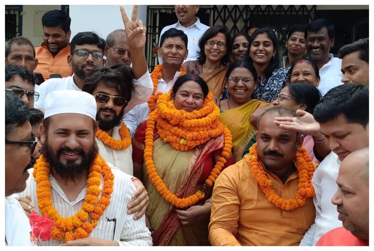 Darbhanga News: दरभंगा जिला परिषद चुनाव: सदन से गायब रहा सीता देवी का खेमा, रेणु देवी के सिर फिर सजा ताज