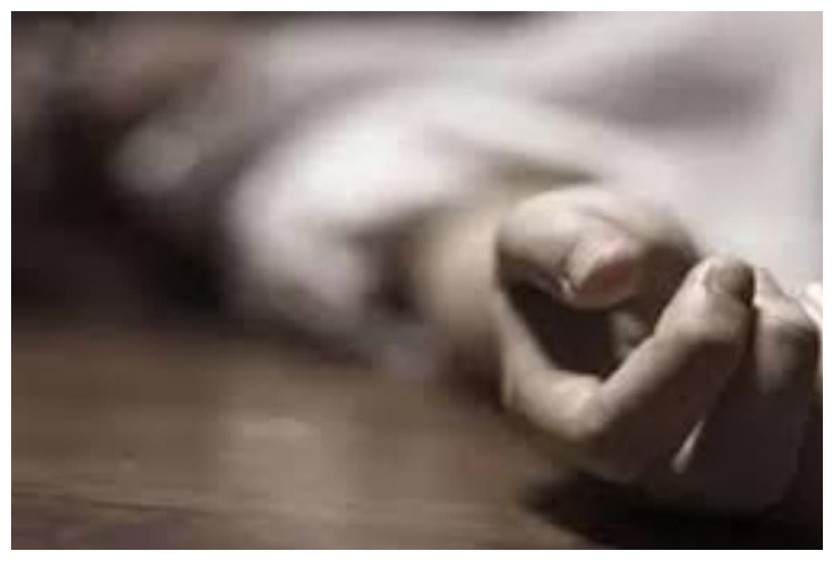 मुजफ्फरपुर: बाथरूम के अंदर फंदे से झूलता मिला युवक का शव, परिजनों ने पत्नी पर लगाया मर्डर का आरोप