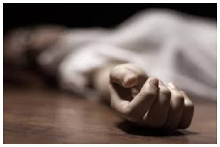 मुजफ्फरपुर: सांप काटने से विकास मित्र की मौत,आंगन बुहारते समय विषैले सांप ने डसा