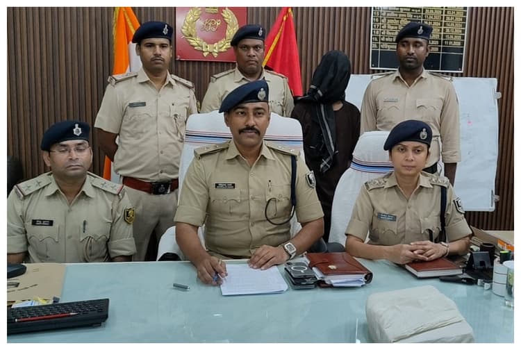 मुजफ्फरपुर: बड़ी वारदात से पहले अवैध हथियार, कारतूस व भारी मात्रा में शराब के साथ बदमाश गिरफ्तार