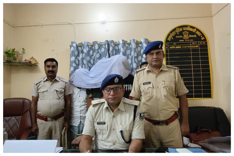 Criminals Arrested in Sitamarhi: भुतही पुलिस ने हथियार के साथ तीन बदमाशों को दबोचा, टली बड़ी वारदात