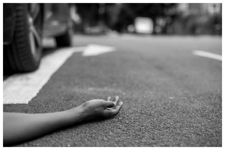 सीतामढ़ी में सड़क हादसा: अज्ञात वाहन की चपेट में आने से अधेड़ की मौत, पसरा मातम
