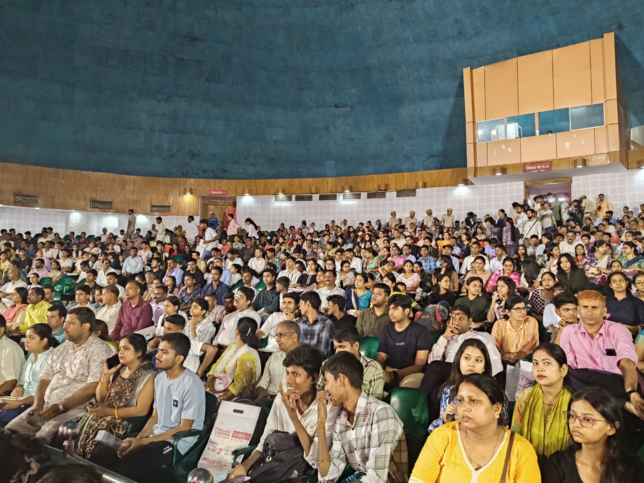 पटना में आज प्रभात खबर प्रतिभा सम्मान समारोह, SKM हॉल में आए सैकड़ों उत्साहित बच्चे, सीएम सम्राट करेंगे उद्घाटन