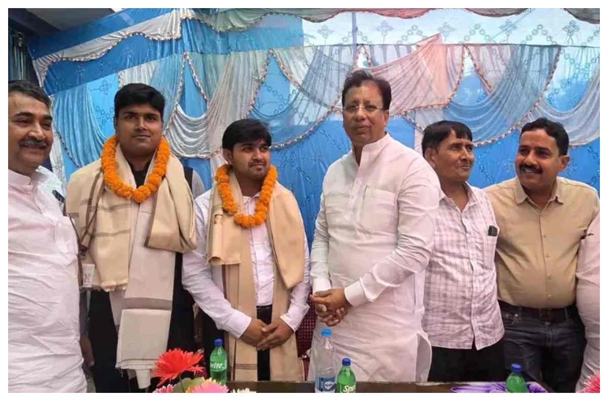 ramgarhwa-success-story-east-champaran-two-brothers-vivek-mishra-diljit-mishra-clear-civil-services-mp-sanjay-jaiswal-congratulates ramgarhwa-success-story-east-champaran-two-brothers-vivek-mishra-diljit-mishra-clear-civil-services-mp-sanjay-jaiswal-congratulates