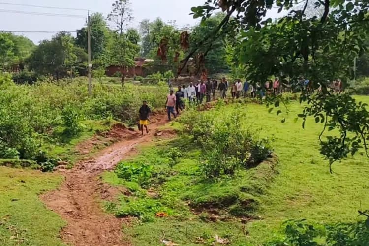 सरायकेला-खरसावां: सुदूरवर्ती क्षेत्रों में सड़क निर्माण की मांग, विधायक दशरथ गागराई ने उपायुक्त को लिखा पत्र