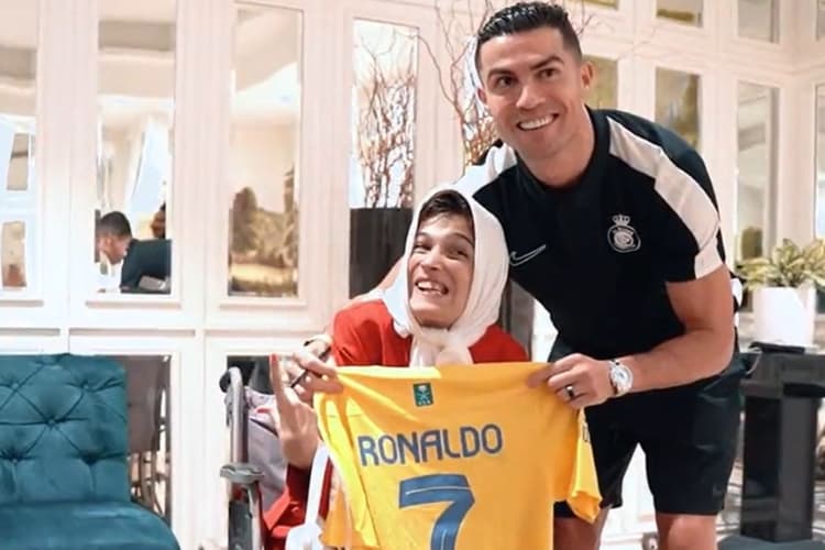 हाथों ने साथ नहीं दिया तो पैरों से बनाई रोनाल्डो की तस्वीर, CR7 ने दिया जिंदगी का सबसे बड़ा सरप्राइज; VIDEO