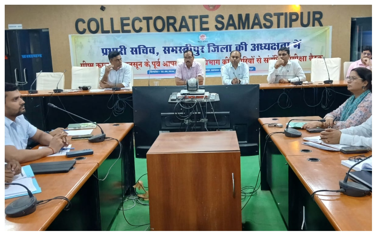 समस्तीपुर: बाढ़ पूर्व तैयारियों की समीक्षा, प्रभारी सचिव ने अधिकारियों को दिए जरूरी निर्देश