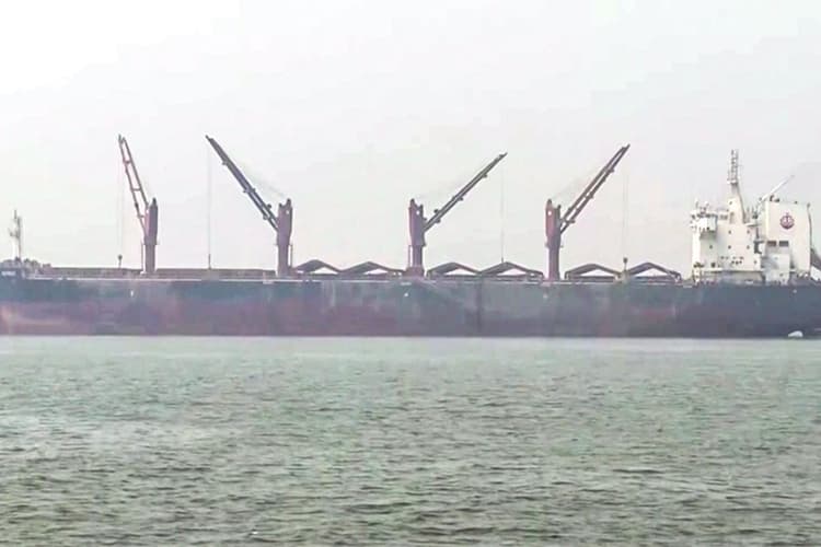 इंडियन टैंकर पर अमेरिकी हमले के बाद 3 भारतीय लापता, भारत का कड़ा रुख, US राजनयिक तलब