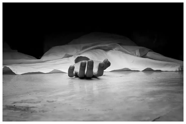 सीतामढ़ी: अमघट्टा रेलवे फाटक के पास किशोरी का शव मिलने से सनसनी, पुलिस जांच में जुटी