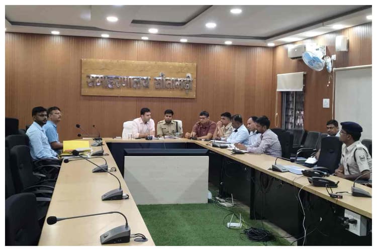 Sitamarhi News: हर शनिवार लगेगा भूमि विवाद समाधान शिविर, डीएम ने अधिकारियों को दिए निर्देश