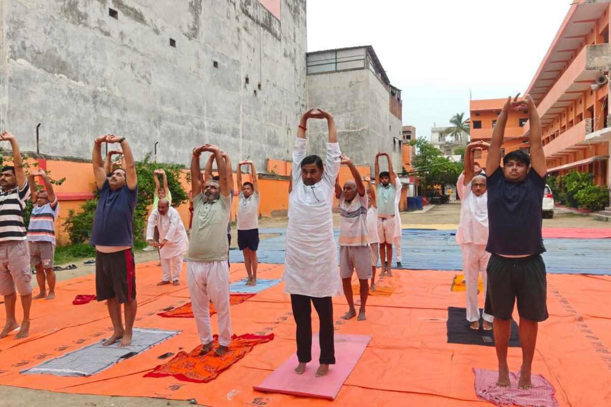 अंतरराष्ट्रीय योग दिवस पर भव्य आयोजन, योगमय वातावरण में झूमे छात्र और नागरिक