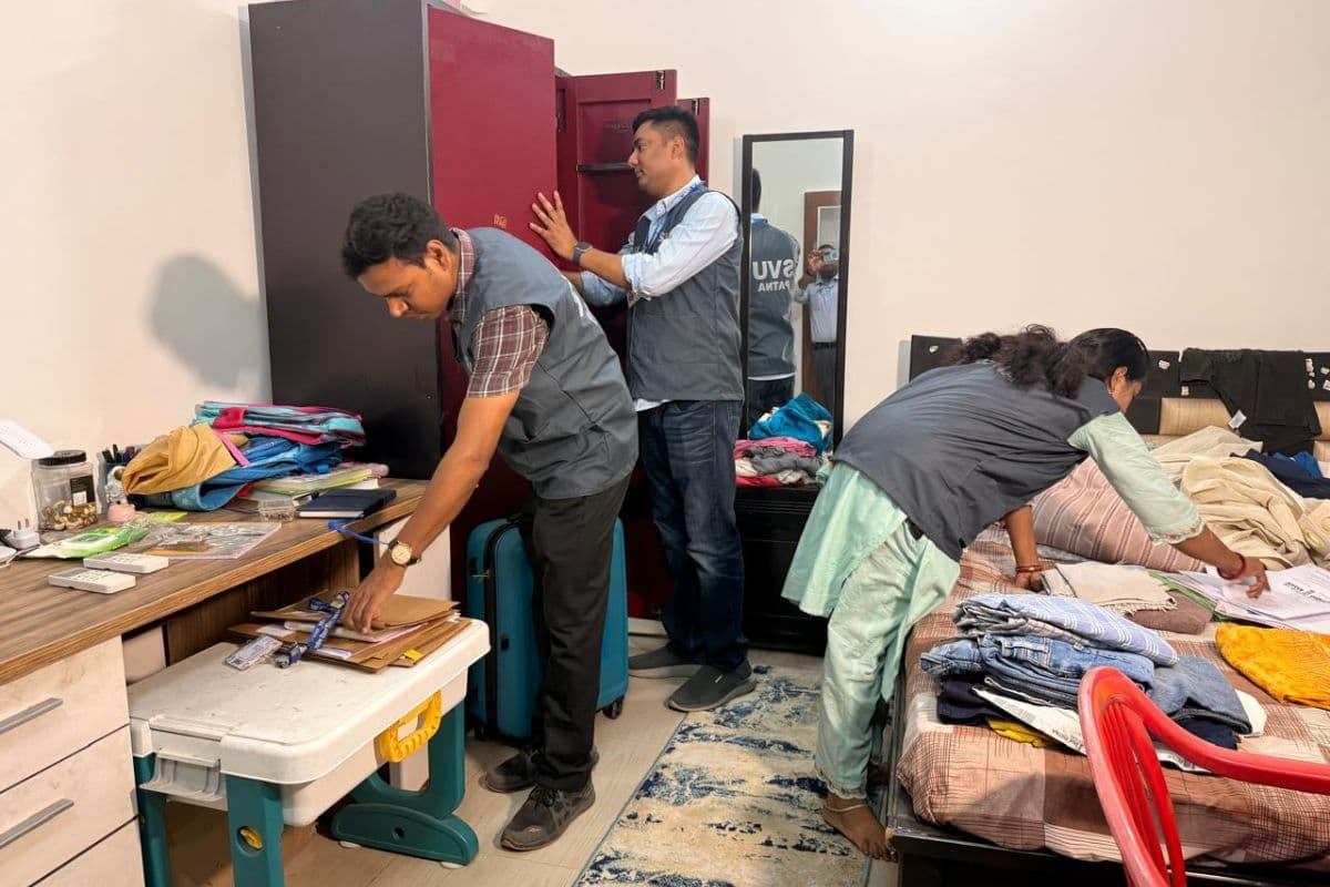 रिशु श्री से जुड़े दो IAS समेत तीन लोगों के ठिकाने पर SVU की छापेमारी, आवास के बाहर ATS कमांडो तैनात