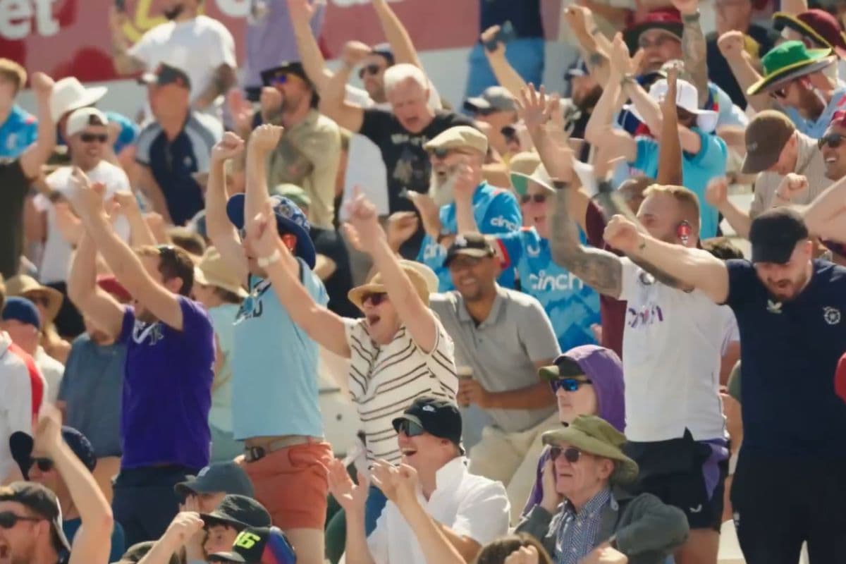 The entire stadium rose for a standing ovation. The entire stadium rose for a standing ovation.