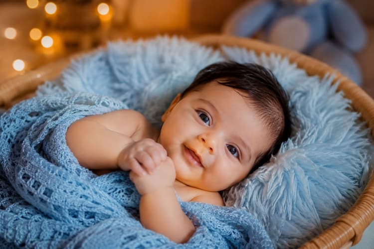 बेटे के लिए ढूंढ रहे हैं छोटा और प्यारा सा नाम? यहां देखें 3 अक्षरों वाले 20 मॉडर्न और मीनिंगफुल नाम