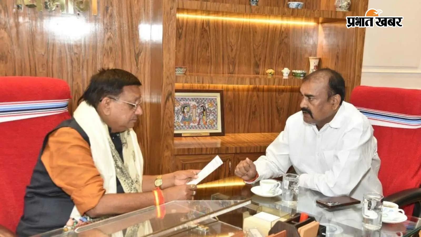 रामपुर-हरनाटांड़ और बॉसी मार्ग के चौड़ीकरण के लिये मंत्री को पत्र सौंपते विधायक रामपुर-हरनाटांड़ और बॉसी मार्ग के चौड़ीकरण के लिये मंत्री को पत्र सौंपते विधायक