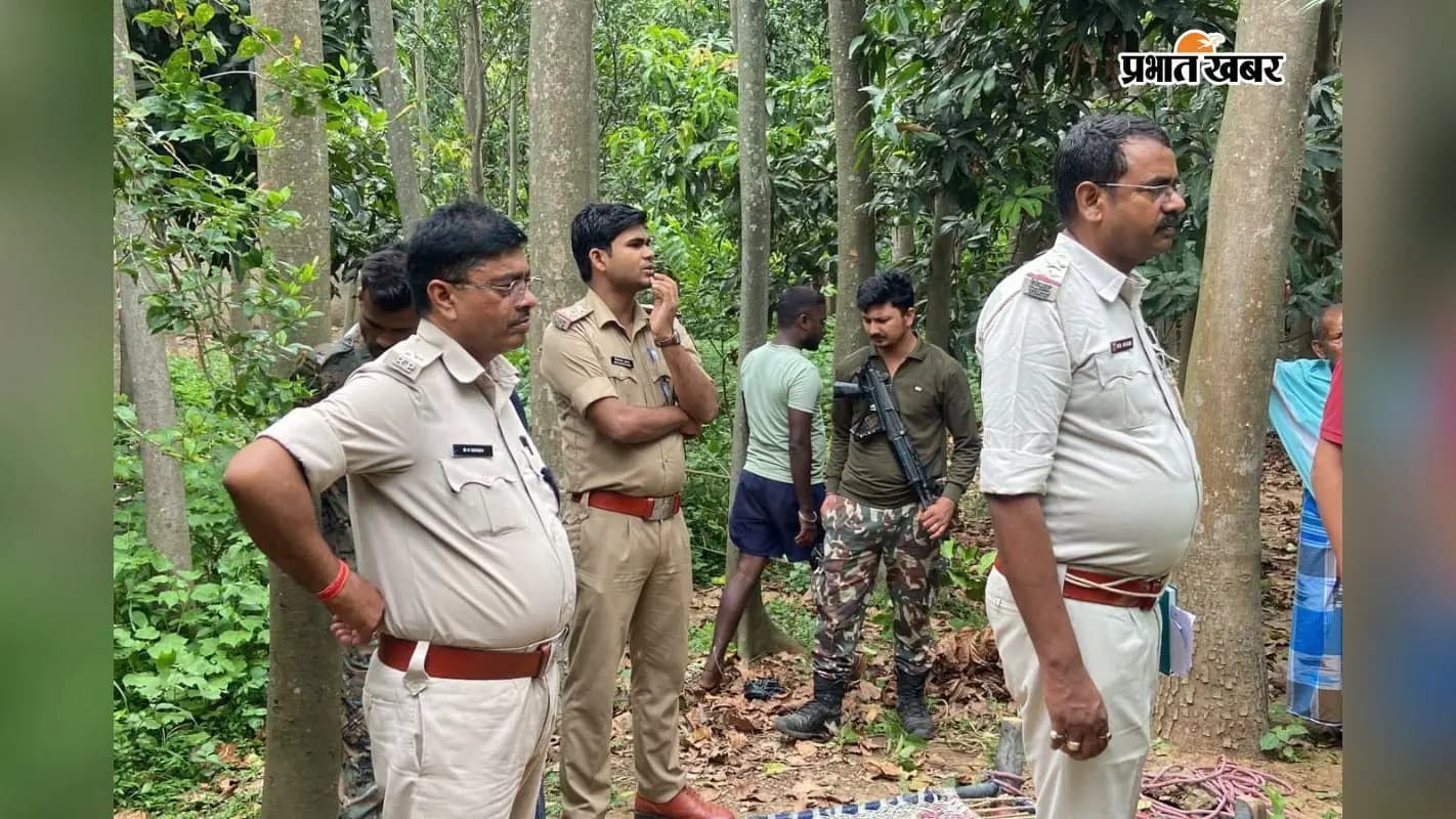 घटना स्थल पर मौजूद पुलिस कर्मी घटना स्थल पर मौजूद पुलिस कर्मी