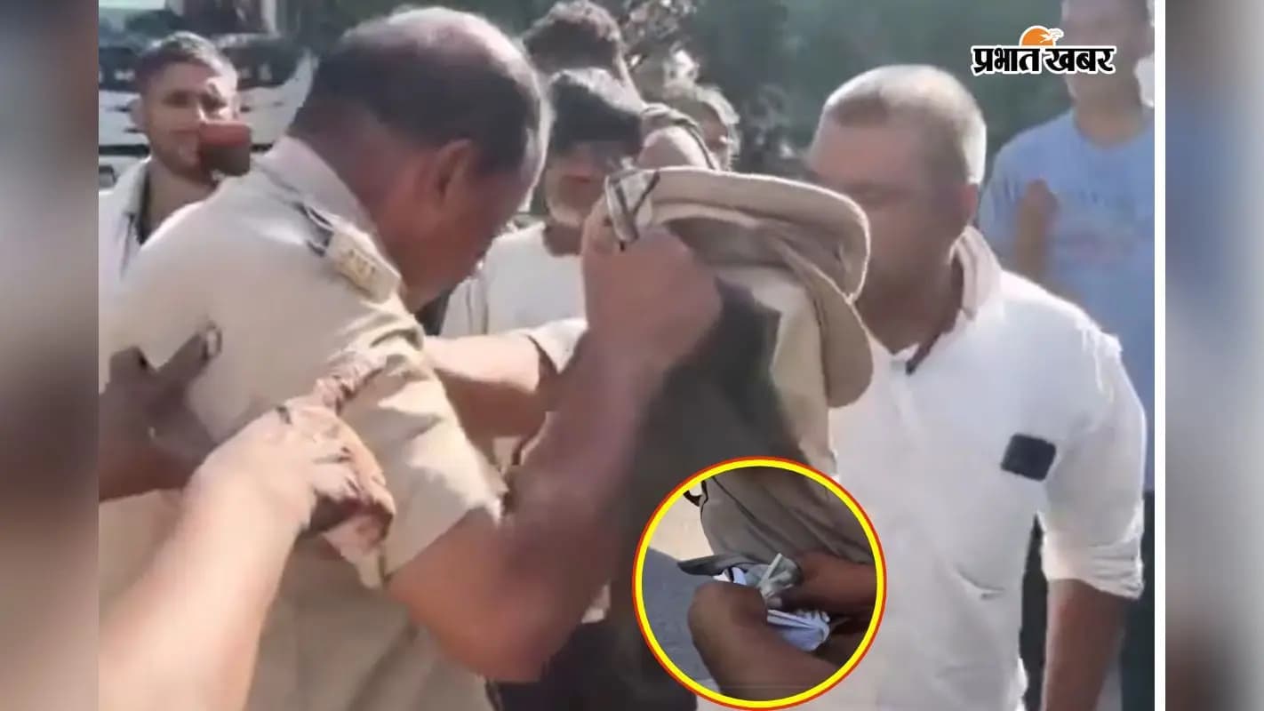 दारोगा को पिटाई करता ड्राइवर दारोगा को पिटाई करता ड्राइवर