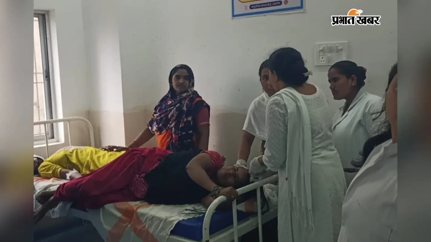 अस्पताल में इलाज कराते घायल अस्पताल में इलाज कराते घायल