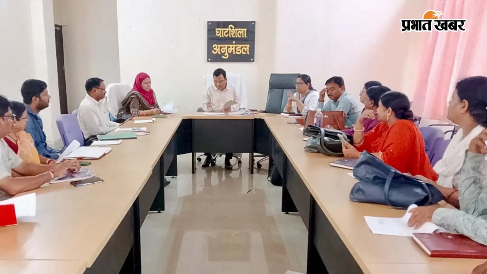 घाटशिला में एसडीओ ने एसआईआर कार्य की समीक्षा की घाटशिला में एसडीओ ने एसआईआर कार्य की समीक्षा की