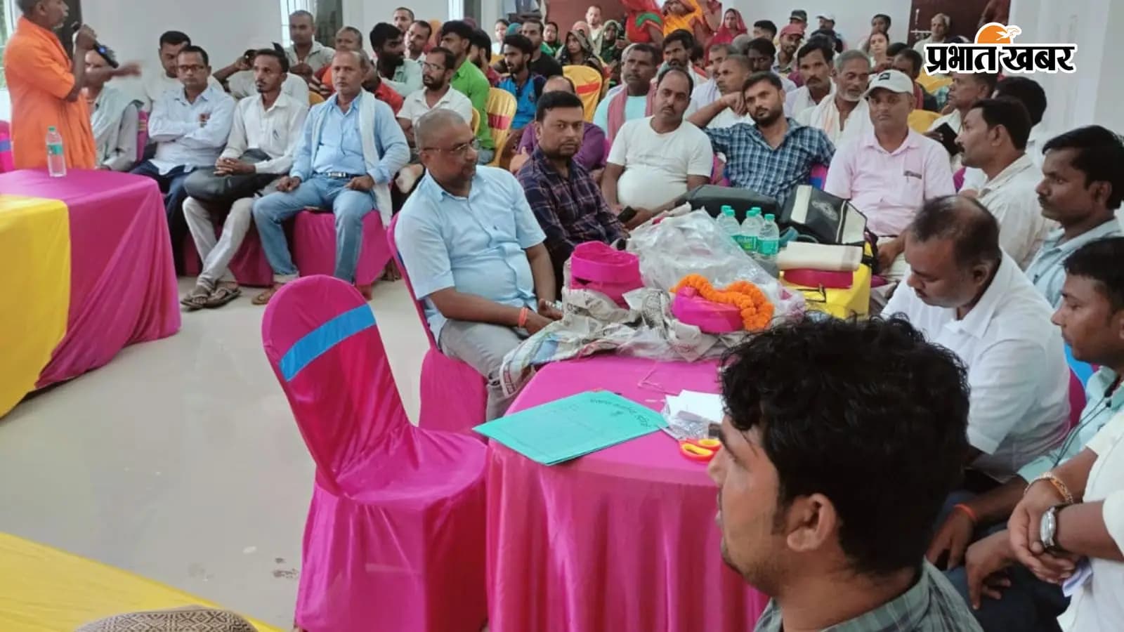 कार्यक्रम में मौजूद लोग - फोटो Prabhat Khabar कार्यक्रम में मौजूद लोग - फोटो Prabhat Khabar