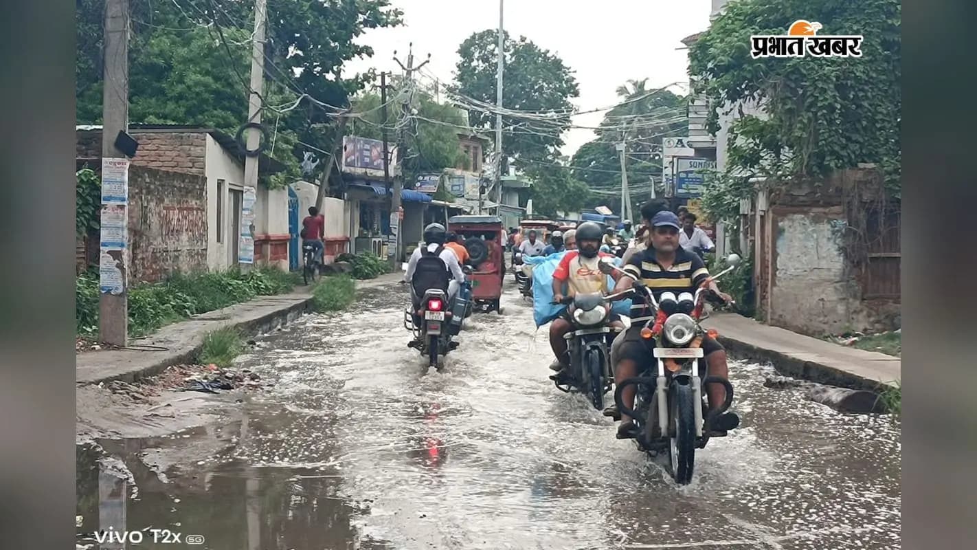 सहरसा - मीर टोला मुख्य सड़क पर जलजमाव सहरसा - मीर टोला मुख्य सड़क पर जलजमाव