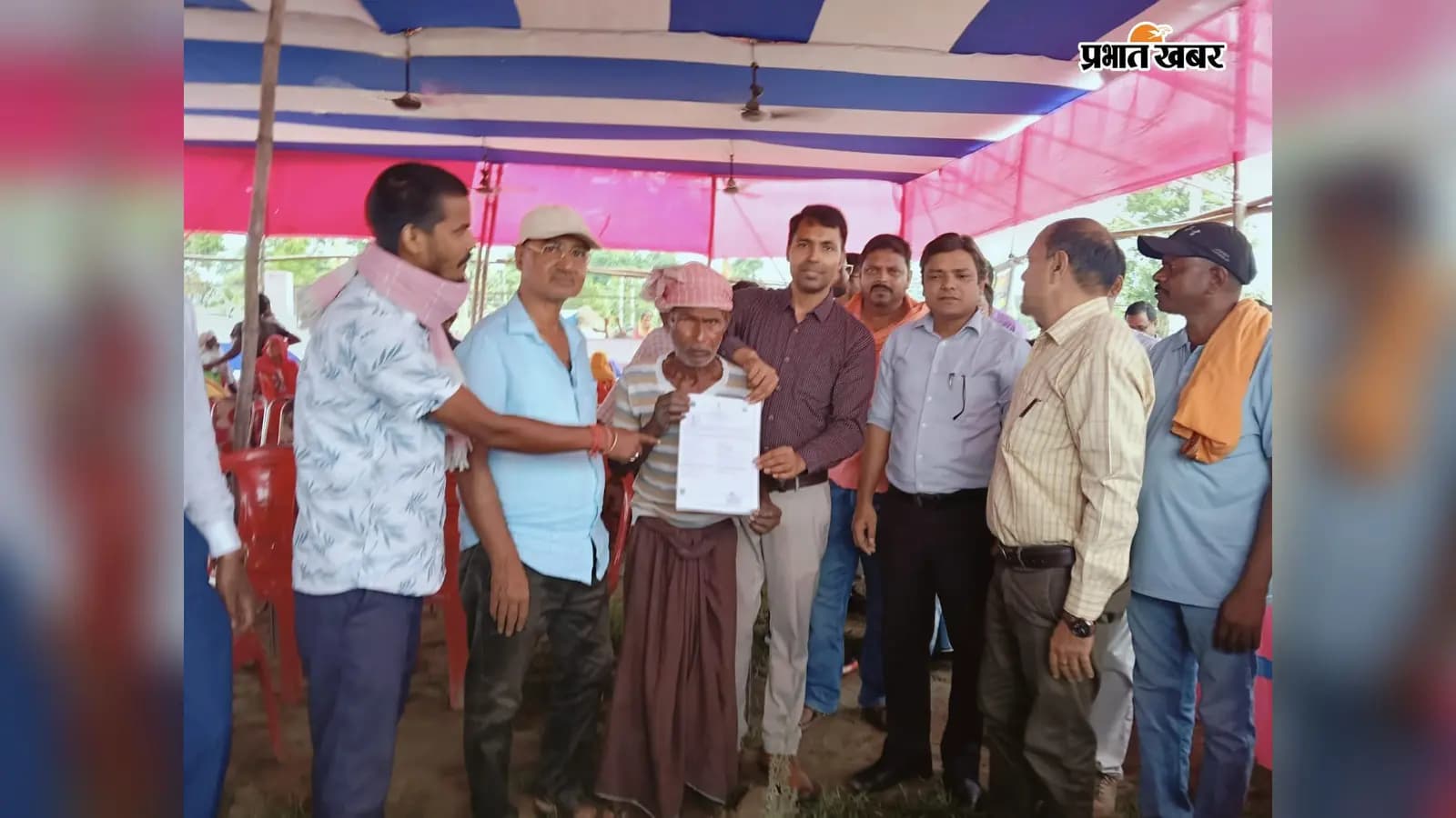 भौनगर पंचायत में आयोजित सहयोग शिविर में उपस्थित अधिकारी, जनप्रतिनिधि एवं ग्रामीण. भौनगर पंचायत में आयोजित सहयोग शिविर में उपस्थित अधिकारी, जनप्रतिनिधि एवं ग्रामीण.