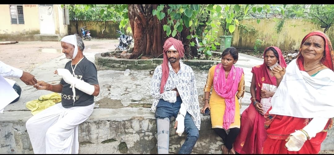 घर में घुसकर मारपीट व जानलेवा हमला करने का आरोप घर में घुसकर मारपीट व जानलेवा हमला करने का आरोप
