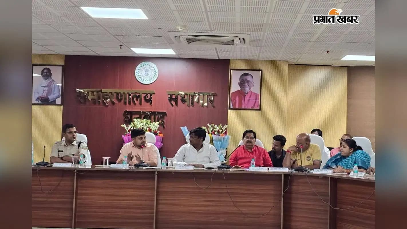 धनबाद में बैठक करते पदाधिकारी. फोटो: प्रभात खबर धनबाद में बैठक करते पदाधिकारी. फोटो: प्रभात खबर
