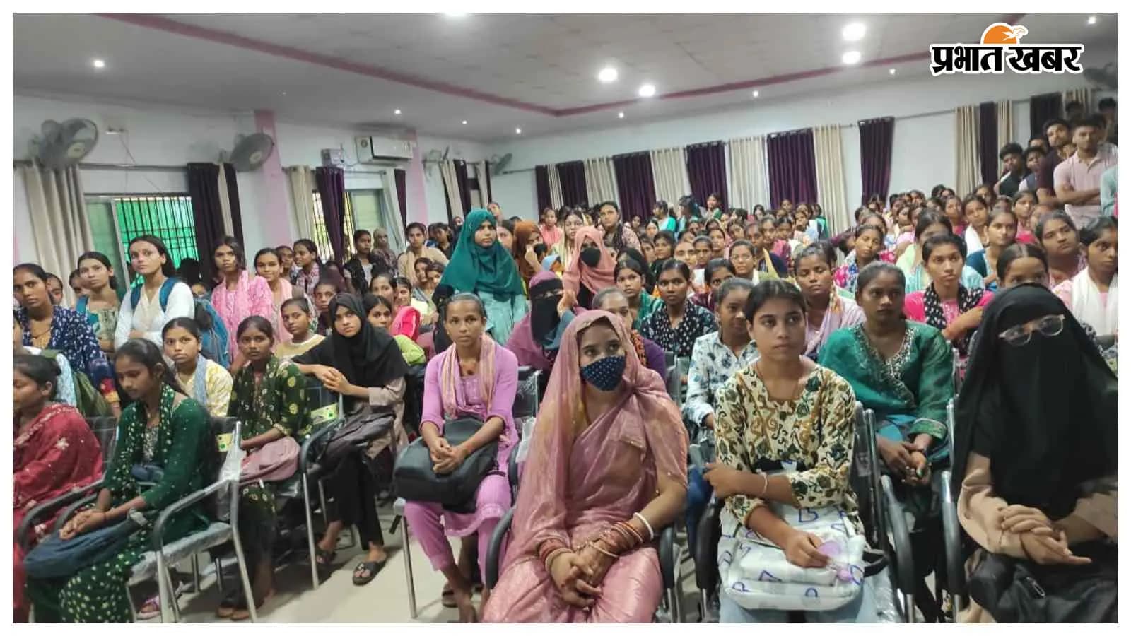 कार्यक्रम में मौजूद छात्र कार्यक्रम में मौजूद छात्र
