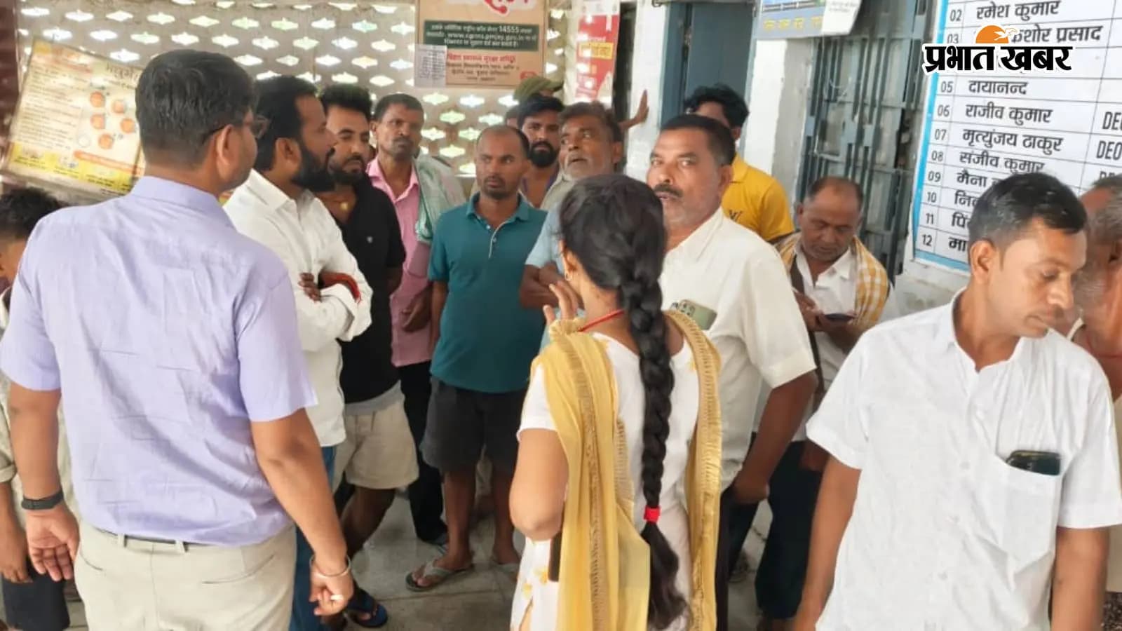 रेफरल अस्पताल में मरीजों की समस्या सुनते प्रमुख प्रतिनिधि धनवीर कुमार सिंह विक्कू | Prabhat Khabar Network रेफरल अस्पताल में मरीजों की समस्या सुनते प्रमुख प्रतिनिधि धनवीर कुमार सिंह विक्कू | Prabhat Khabar Network