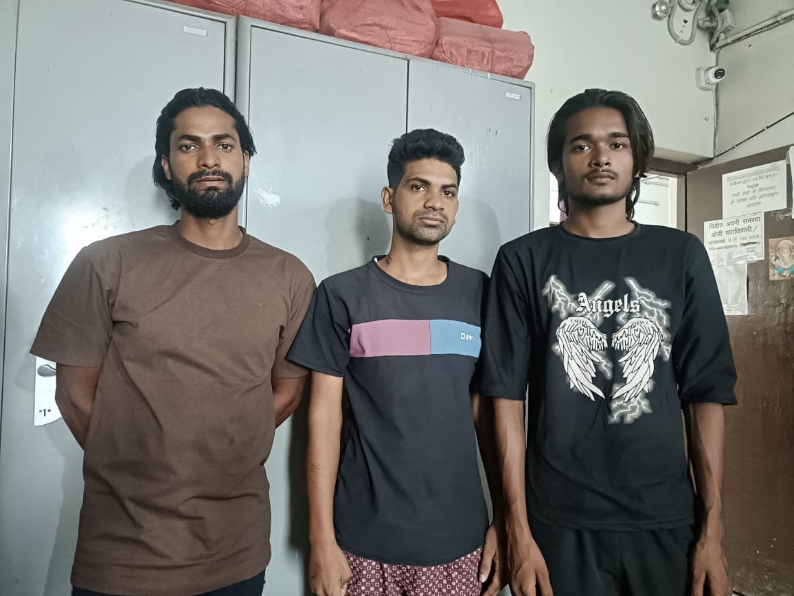 चोरी की स्कॉर्पियो और फर्जी नंबर प्लेट से ढो रहे थे यूपी की शराब, तीन गिरफ्तार चोरी की स्कॉर्पियो और फर्जी नंबर प्लेट से ढो रहे थे यूपी की शराब, तीन गिरफ्तार
