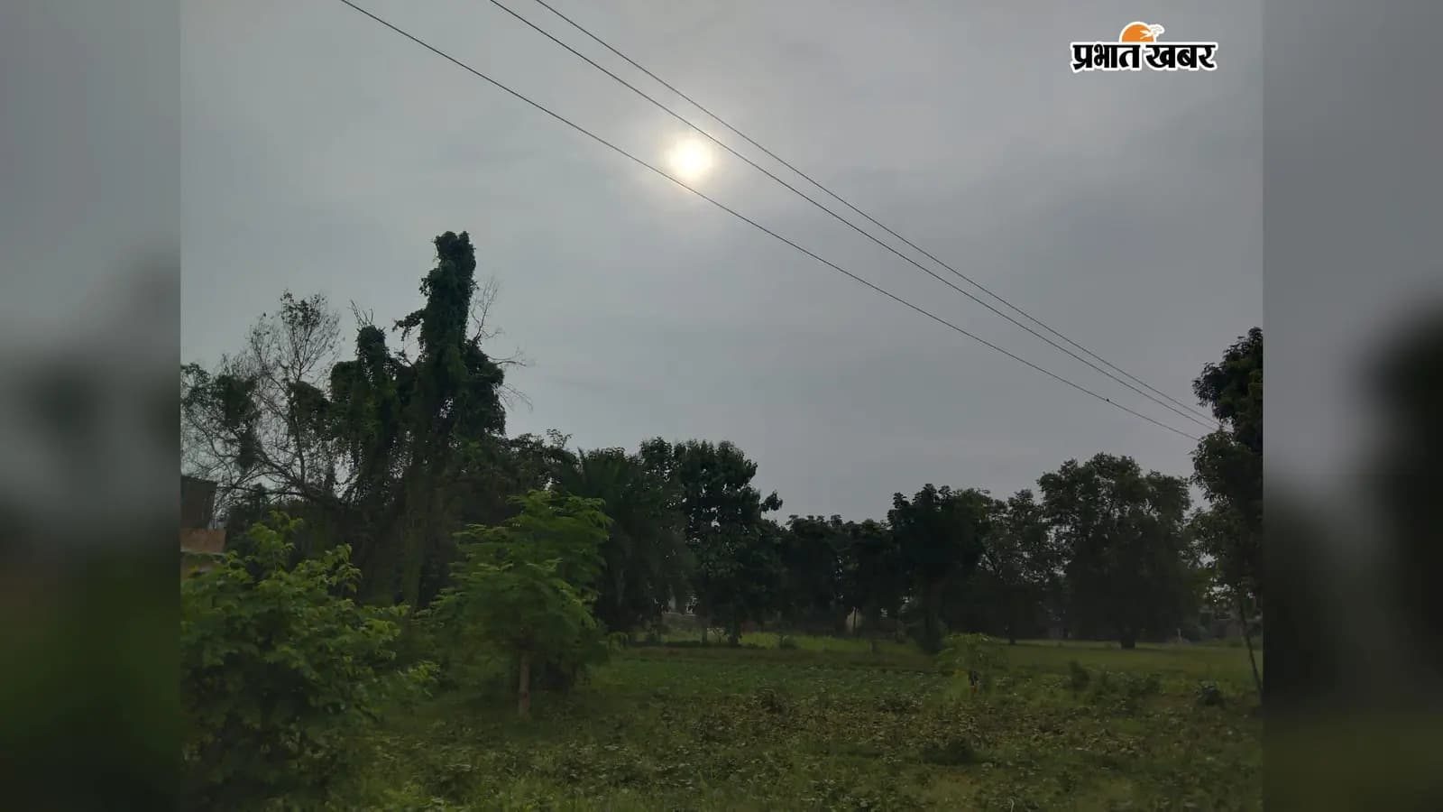 आसमान में घिरे बादल. आसमान में घिरे बादल.