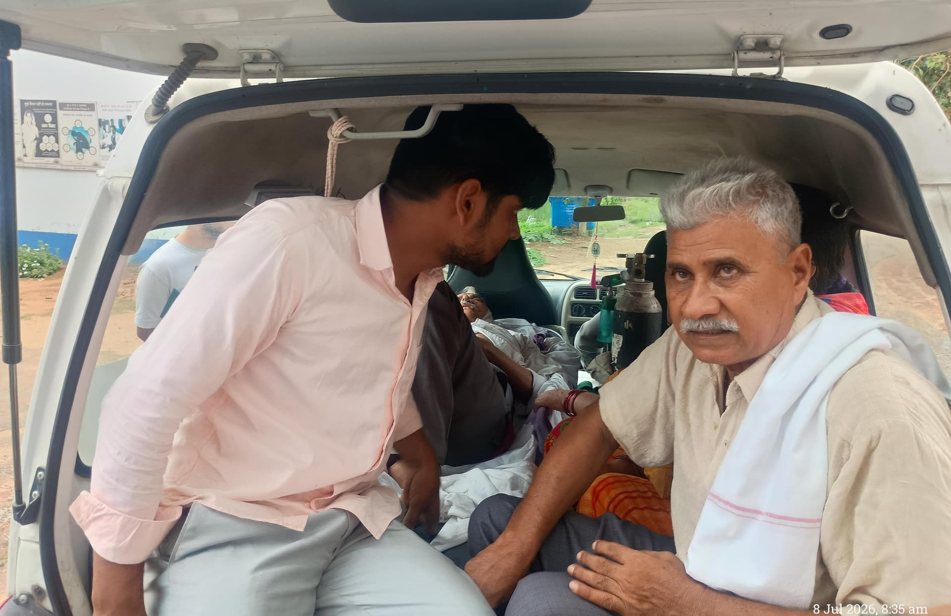 दूध लेने निकले बुजुर्ग को बाइक ने मारी टक्कर, सिर में गंभीर चोट,हायर सेंटर रेफर दूध लेने निकले बुजुर्ग को बाइक ने मारी टक्कर, सिर में गंभीर चोट,हायर सेंटर रेफर