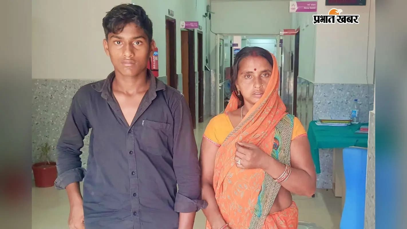 अस्पताल पहुंची जख्मी महिला अस्पताल पहुंची जख्मी महिला