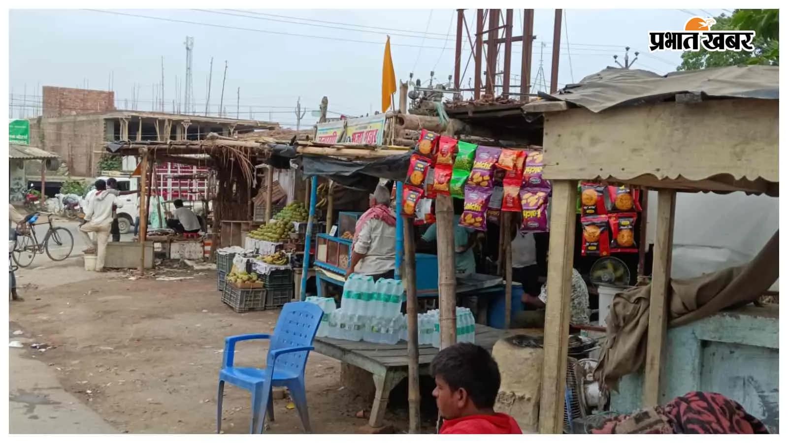 बिरौल: सरकारी ज़मीन पर दुकानें, गरीबों से वसूली का आरोप बिरौल: सरकारी ज़मीन पर दुकानें, गरीबों से वसूली का आरोप