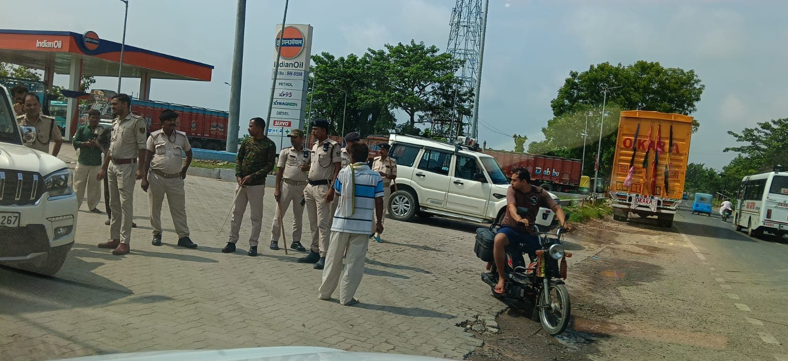 अवैध पार्किंग और अतिक्रमण के खिलाफ पुलिस-परिवहन का संयुक्त अभियान, कई वाहनों पर की गई कार्रवाई अवैध पार्किंग और अतिक्रमण के खिलाफ पुलिस-परिवहन का संयुक्त अभियान, कई वाहनों पर की गई कार्रवाई