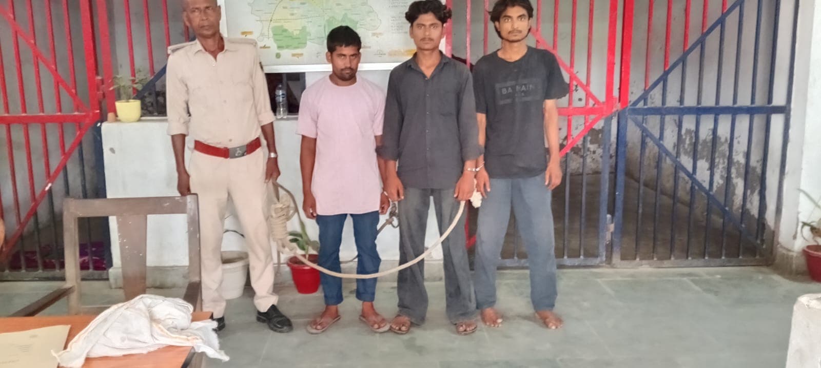 कुचायकोट में चोरी के मोबाइल का खुलासा, तीन नामजद गिरफ्तार कुचायकोट में चोरी के मोबाइल का खुलासा, तीन नामजद गिरफ्तार