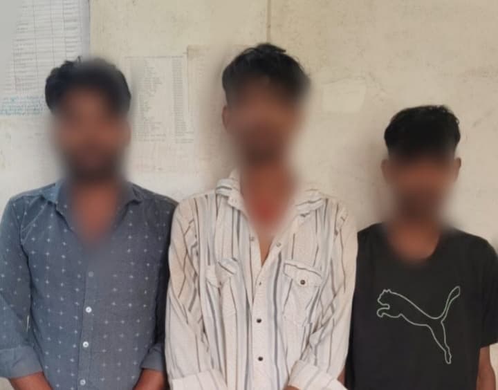 दलसिंहसराय में व्यवसायी से रंगदारी मांगने का खुलासा, बेगूसराय से 3 आरोपी गिरफ्तार। दलसिंहसराय में व्यवसायी से रंगदारी मांगने का खुलासा, बेगूसराय से 3 आरोपी गिरफ्तार।