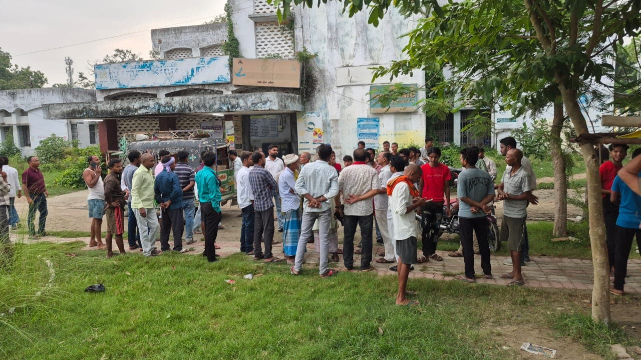 डंlपर ट्रक क चपेट में आये से एक युवक की मौत डंlपर ट्रक क चपेट में आये से एक युवक की मौत