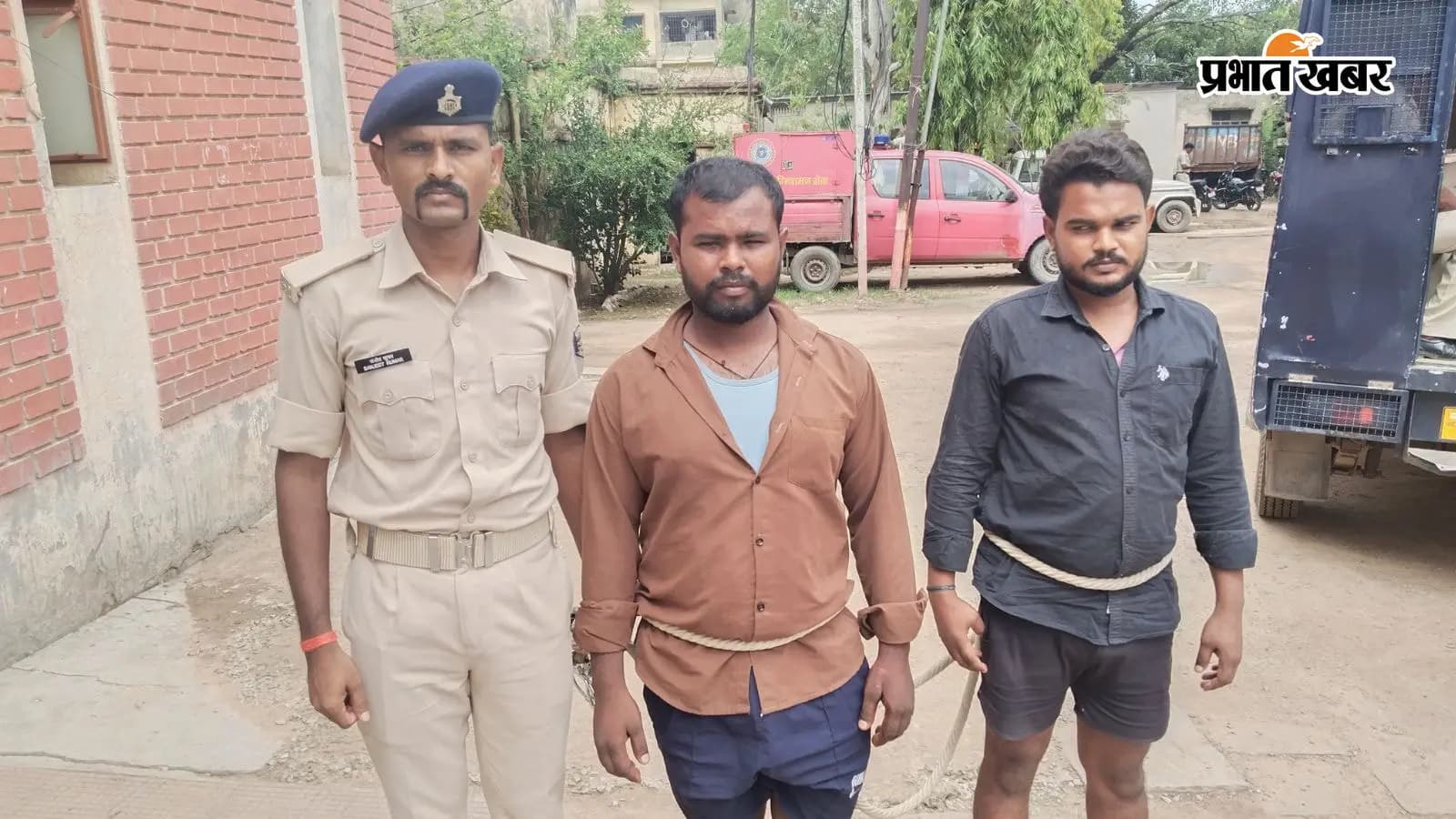 चाचा का बचाव करने पहुंचे युवक से मारपीट, दो गिरफ्तार चाचा का बचाव करने पहुंचे युवक से मारपीट, दो गिरफ्तार