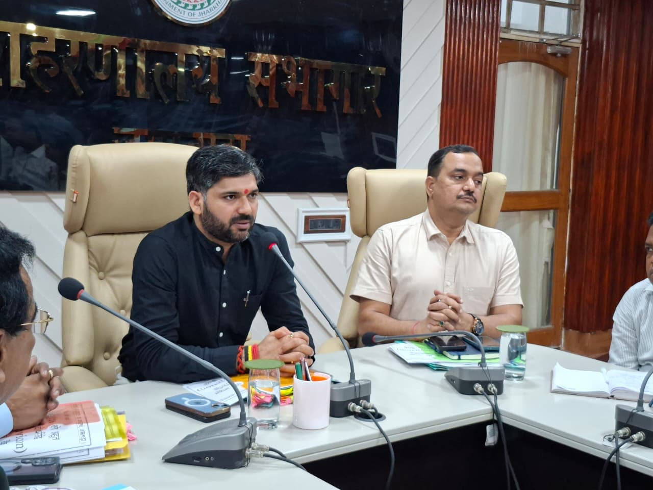 डीसी ने लंबित वादों के शीघ्र निस्तारण पर दिया जोर